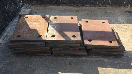 Анкерные плиты, металические пластины для колон 
Изготовление металических пластин с отверстиями