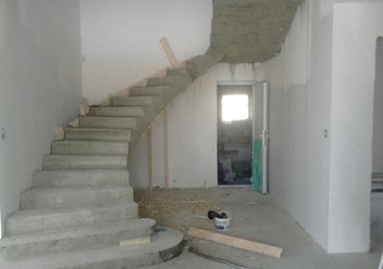 Спиральная монолитная лестница по индивидуальному проекту