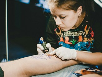 Мастер по художественной татуировке