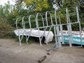 Пожарная лестница площадкой выхода на кровлю здания