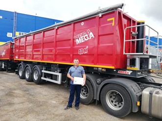 Самосвальный полуприцеп MEGA уезжает к клиенту СГМ-ГРУПП (SGMTRUCKS.RU)