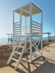 Пляжное оборудование "WoodBeach": раздевалки, дорожки деревянные, бунгало, теневые навесы, шезлонги, пляжные зонты, душевые стойки, перголы, вышки спасателя, обустройство пляжей