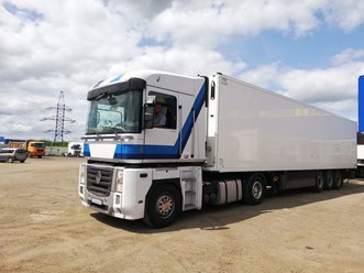 Изотермический полуприцеп SCHMITZ CARGOBULL уезжает к клиенту СГМ-ГРУПП (SGMTRUCKS.RU)