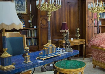 Столы и торшеры из Лазурита