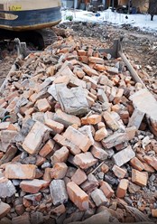 Строительное вторсырье: смесь боя кирпича и бетона от Real Company. Экономичный материал для черновой отсыпки территорий, укрепления грунтовых дорог и благоустройства участков.