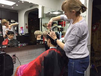 Обучение мужским стрижкам, на курсах парикмахеров в учебном центре asta-La-vista.