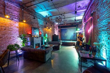 Роскошный лофт со сценой в Санкт-Петербурге от 2000 рублей в час