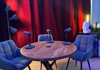 🎤Студия записи подкастов - "Подкаст.Москва" центр Москва
💬Забронировать студию: +7(926)099-99-27 (Telegram, WhatsApp)
📝Сайт: https://подкаст.москва