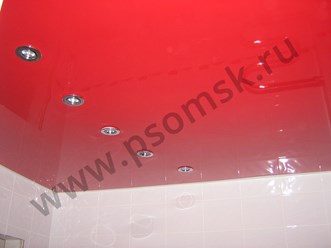 Глянцевый красный натяжной потолок в ванной, 89081083962, Ако потолок