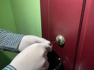 Вскрытие замка двери