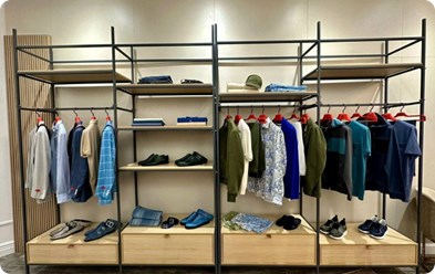 Блуза Max Mara.
Блуза Max Mara светлого оттенка выполнена из струящегося шёлка. Лёгкий благородный блеск материала становится изюминкой всего образа.