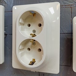 Розетка 2м с заземлением 16А белая Glossa ШнайдерЭлектрик