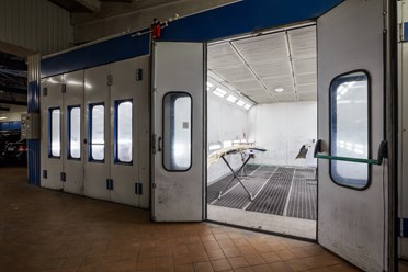 2 покрасочные камеры