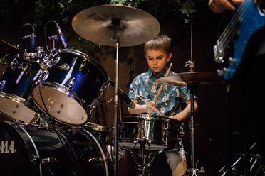 Школа музыки Анны Суворовой «ASNOVA» работает для всех тех, кто хочет стать музыкантом, вне зависимости от возраста и уровня подготовки.