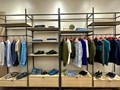 Блуза Max Mara.
Блуза Max Mara светлого оттенка выполнена из струящегося шёлка. Лёгкий благородный блеск материала становится изюминкой всего образа.