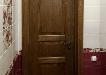 Установка межкомнатной двери из массива дуба от производителя ЭкстраВуд