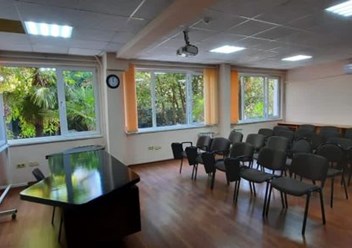 Зал вместимостью до 35 человек, площадь зала 48 м2