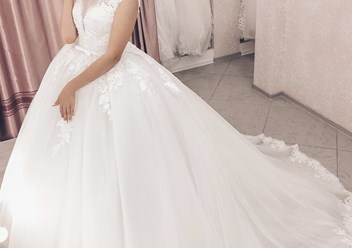свадебное платье со шлейфом в салоне Marrydress