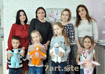 С детского мастер-класса.