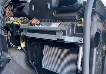 Volvo FH замена электродвигателя вентилятора печки