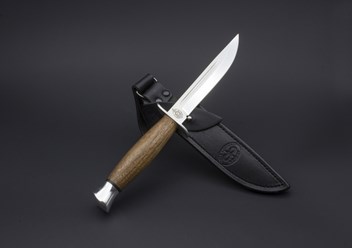 Нож туристический &quot;Финка-2&quot; дерево, 95х18. Универсальный, очень легкий нож средней величины с развитой стальной гардой классического типа. Нож прекрасно сбалансирован.