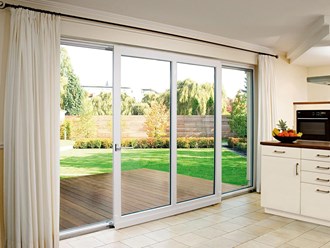 Пластиковые двери Рехау.