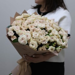 Букет из 21 пионовидных кустовых роз - кустовые розы в Воронеже.
https://narciso-flowers.ru/