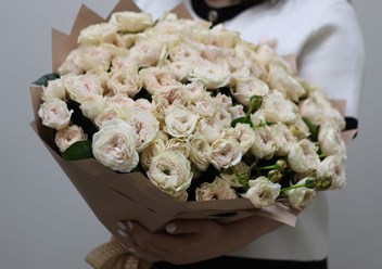 Букет из 21 пионовидных кустовых роз - кустовые розы в Воронеже.
https://narciso-flowers.ru/
