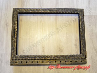 Дверца для камина с термостойким стеклом и покрыта патиной под золото, поддувало