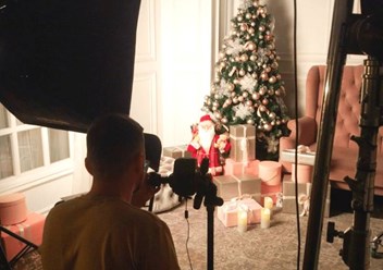 Рекламная съемка товаров в тематической фотостудии