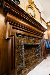 Фальш-камин из мрамора