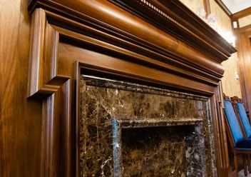 Фальш-камин из мрамора