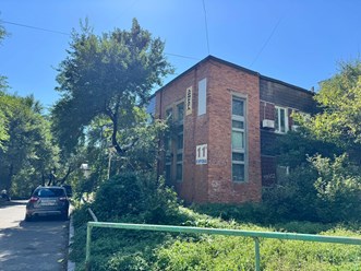 Общий вид здания с офисом во Владивостоке