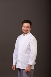 Фасон: Regular fit
Состав:49% Хлопок, 49% ПЭ, 2% Спандэкс
Плотность ткани: 
Износостойкость: ★★☆
Описание: Мужская поварская куртка
Рукав: Длинный, на манжете
Цвет: Черный; Белый.