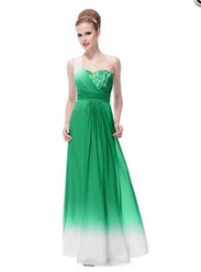 Зеленое шифоновое платье на одно плечо