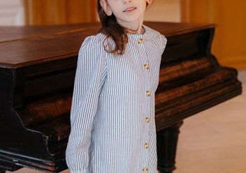 Нежное платье в стиле "Ретро" из хлопка для очаровательных модниц. 

Состав: хлопок 100%

Размерный ряд: 98, 104, 110, 116, 122, 128
Стоимость 1990 руб