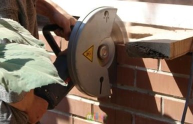 Алмазная резка в кирпичной кладке