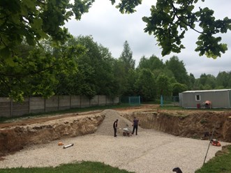 Устройство подстилающих слоев из песка и щебня при строительстве фундамента