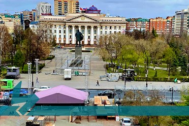 Продолжаем установку праздничного оформления для проведения ПАРАДА ПОБЕДЫ 9 мая 2025 года.