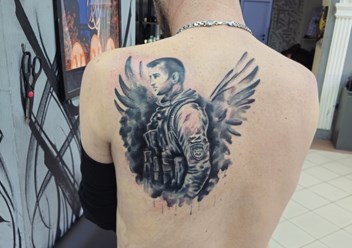 Тату в стиле реализм на военную тематику.