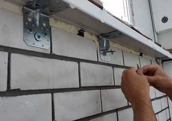 Укрепление подоконника на лоджии