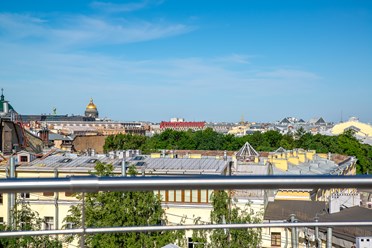 Панорамная площадка на крыше отеля.