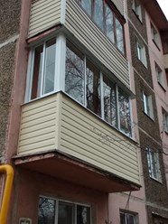 Балкон: Алюминиевое остекление и наружная отделка сайдингом(цвет Банан)