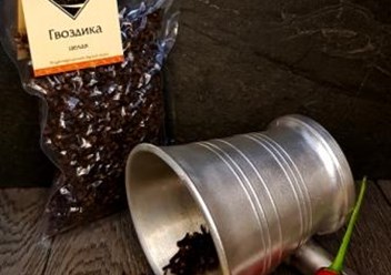 Гвоздика целая