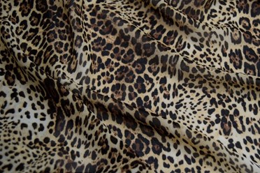 Шифон-принт креп леопард. Плотность:
90 грамм.Состав: полиэстер 100%.
Этот материал отличается своей легкостью и нежностью, благодаря чему подходит для пошива летнего и вечернего платья, пышной юбки