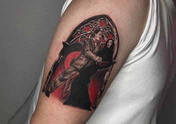 Цветная татуировка на плече