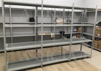Стеллаж с полками металлическими. Различная нагрузка от 100 до 200 кг