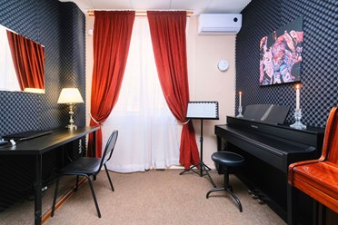 Школа музыки Анны Суворовой «ASNOVA» работает для всех тех, кто хочет стать музыкантом, вне зависимости от возраста и уровня подготовки.