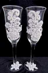 Свадебные бокалы в наличии и под заказ
&#160;Мы поможем Вам определиться со стилем и цветовой гаммой свадьбы и по Вашему желанию изготовим эксклюзивные&#160;бокалы&#160;&#160;ручной работы