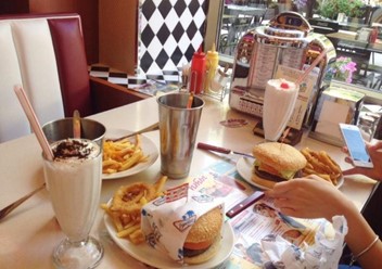 Фото компании  Beverly Hills Diner, сеть ресторанов 2